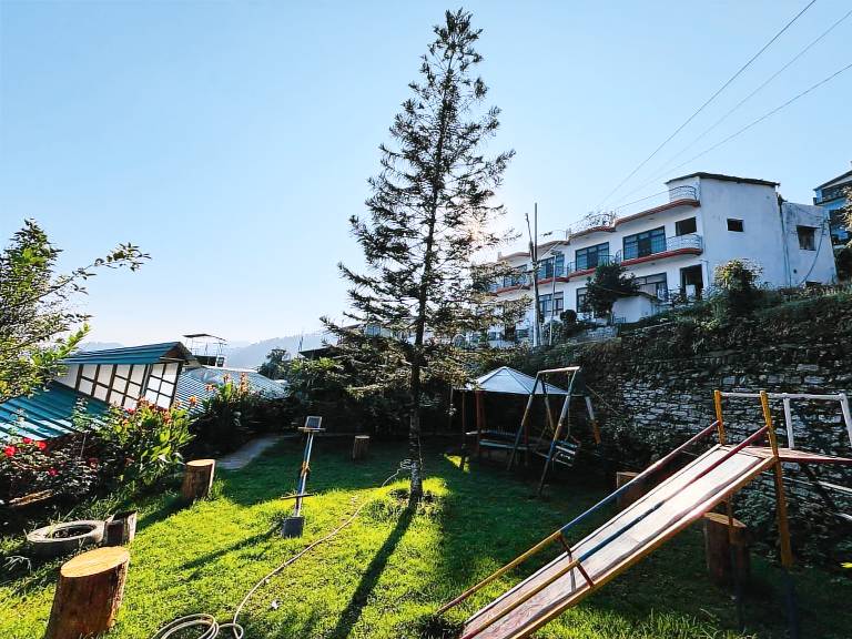 Hotel sumit in Garur