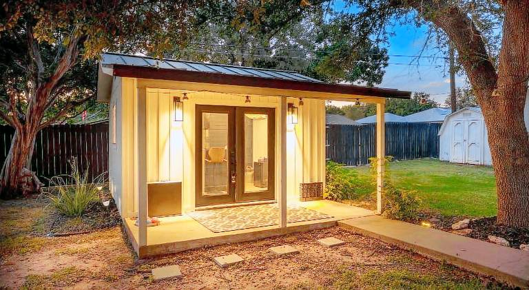 Vacation home with pool — photo 4