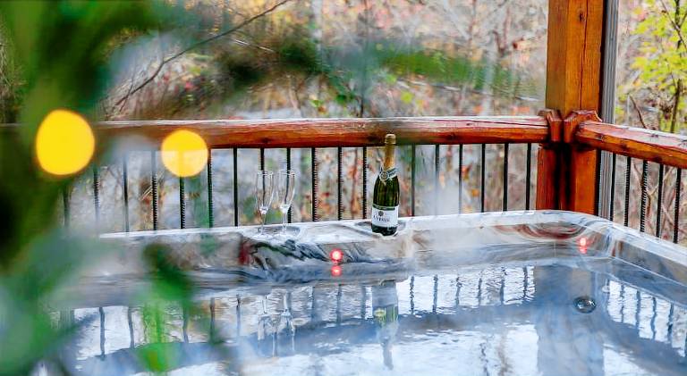 Chalet with pool & hot tub — photo 2