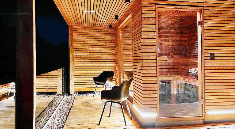 Pleasant apartment with sauna, barbeque & patio | Pets allowed — photo 4