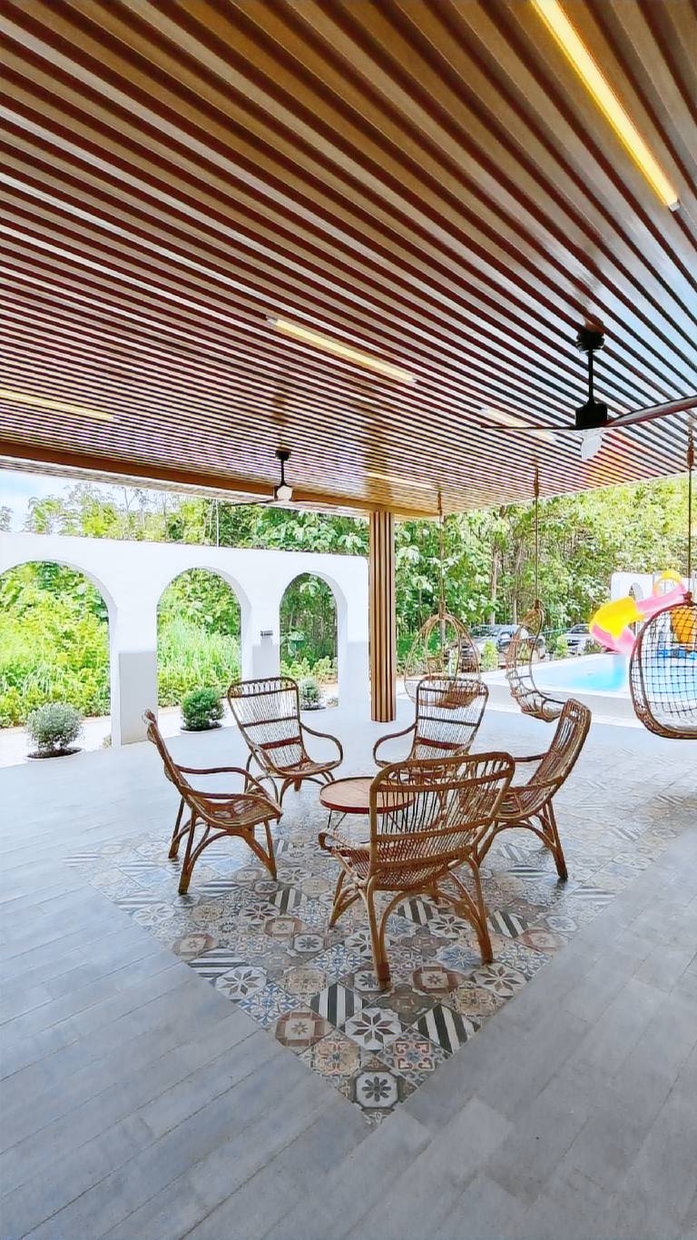 Villa with yard, pool & grill | Pet-friendly — photo 3