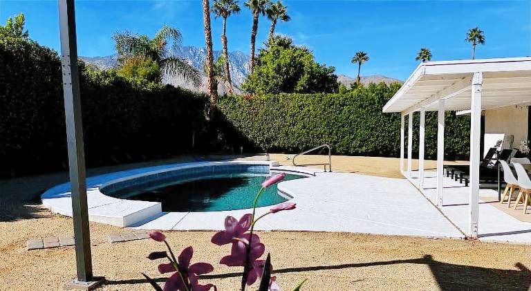 House with yard, BBQ & hot tub in Palm Springs, CA