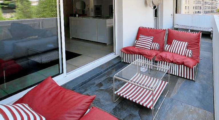 Apartment with pool — photo 3
