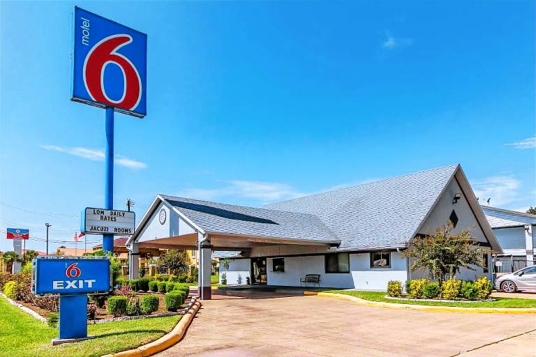 Motel 6 Alvin, TX in Alvin, TX