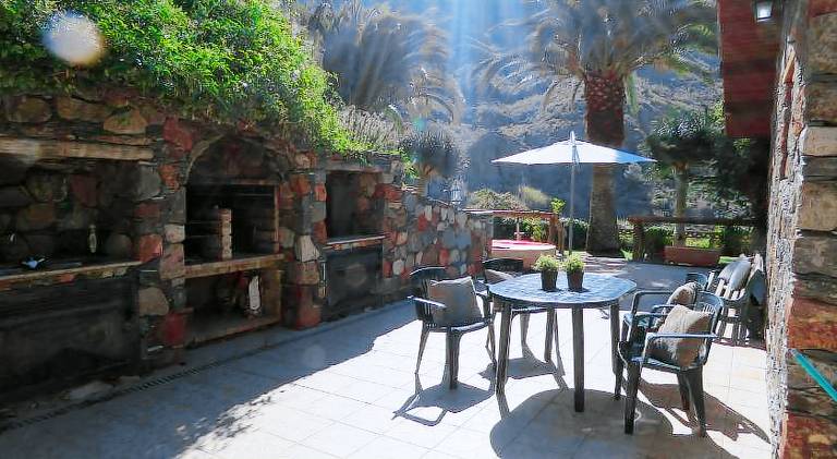 Villa with private pool, garden & patio — photo 4
