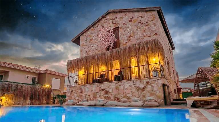 STONE HOUSE FOÇA OTEL in Izmir