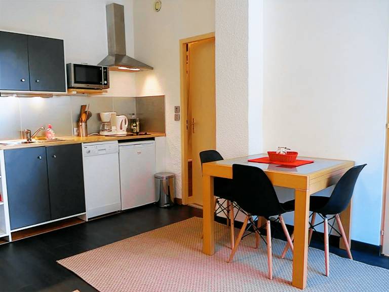 Charming Garden-Level Apartment in Heart of Chamonix, Sleeps 4, Pets Welcome — photo 4