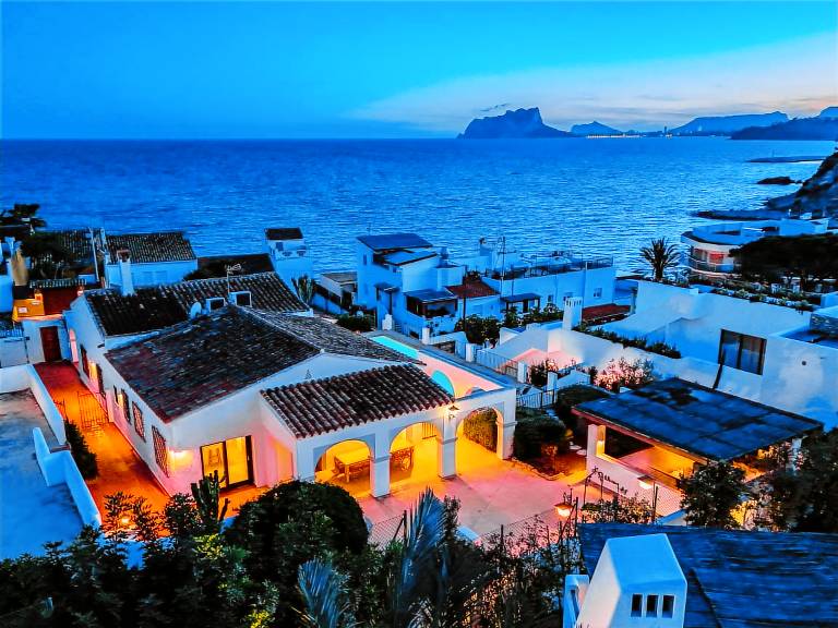 Villa with garden, private pool & patio in Mora