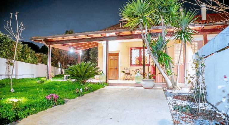 Villa with 2 rooms for 6 persons in Bari
