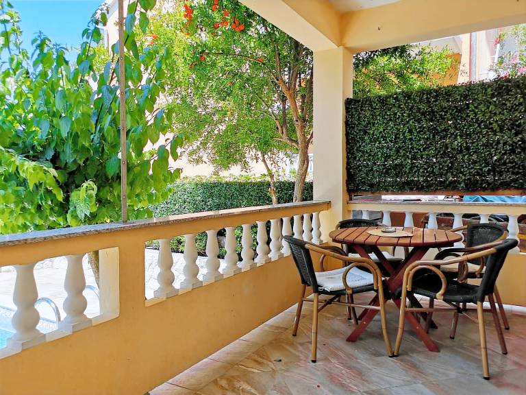 Holiday apartment with terrace, BBQ & pool — photo 2