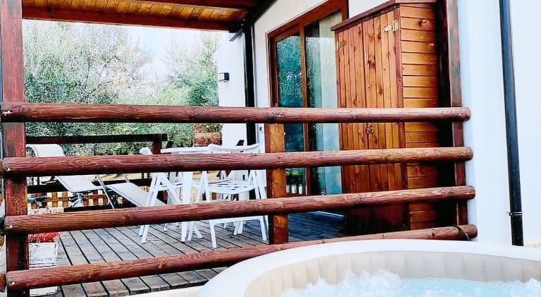 House with garden, BBQ & patio — photo 2