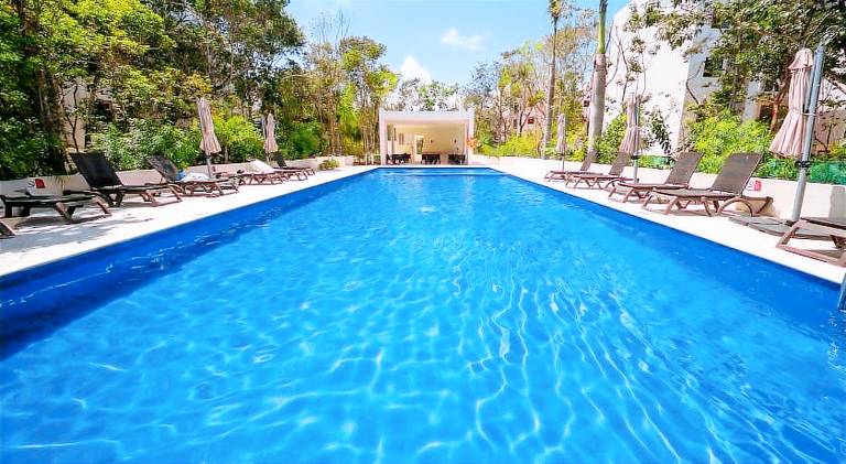 Apartment with pool — photo 3