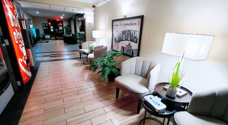 Super 8 By Wyndham Sterling Heights/Detroit Area — photo 3