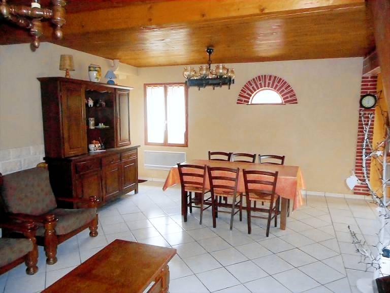 Cozy Village Cottage with Garden, Terrace & Parking, Perfect for Families! Pet-Friendly, Horse Welcome — photo 5
