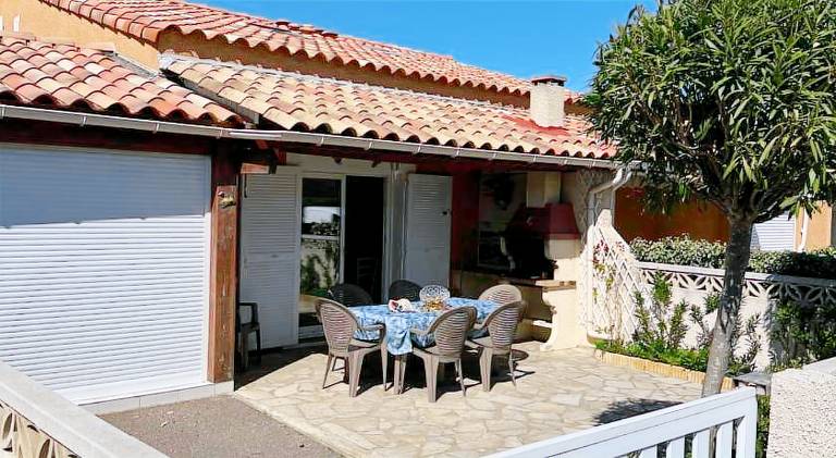HOLIDAYLAND BAIE DES OLIVIERS VILLA 36m2 1chambre fermee 6 couchages ou VILLA 41M2 2chambres fermees in Narbonne