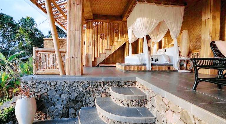 Villa with hot tub & pool | Pets are welcome — photo 4
