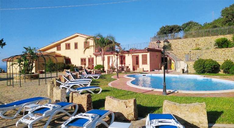 Serviced apartment with yard, private pool & patio in Cefalù