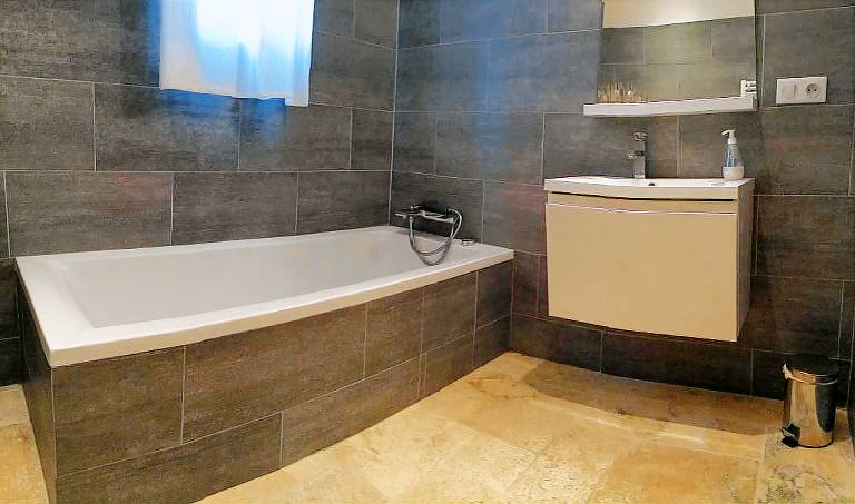Child-friendly villa with barbecue, patio & yard | Mountain view | Good for workation | Pets are welcome — photo 5