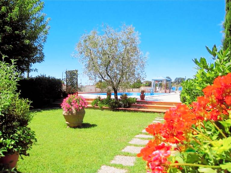 Fully equipped big house with terrace, pool & barbeque | Nature view | Dogs allowed — photo 3