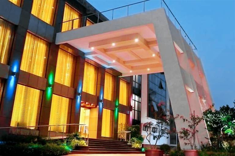 Club Emerald