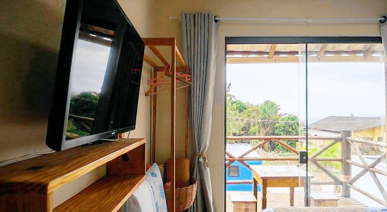 Holiday apartment with patio & yard — photo 2