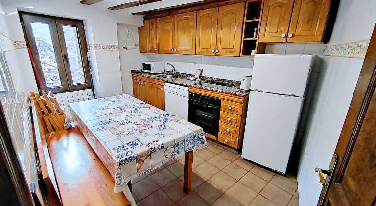 Spacious vacation home with pool | Pet-friendly — photo 5