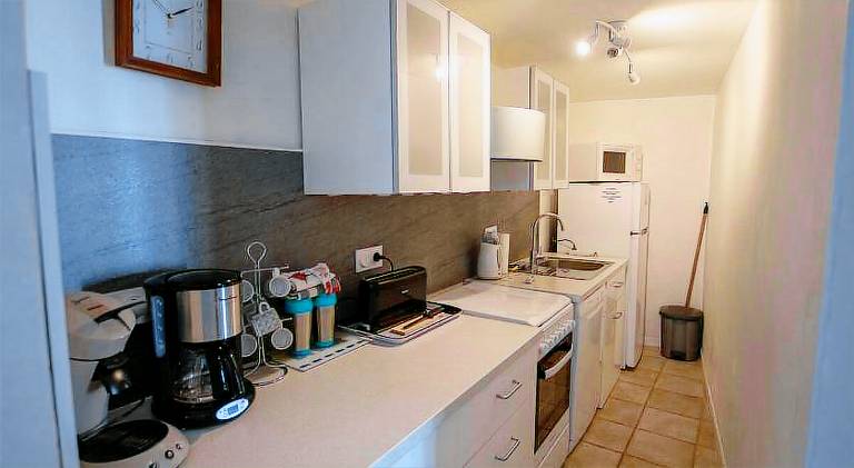 Apartment with patio — photo 4