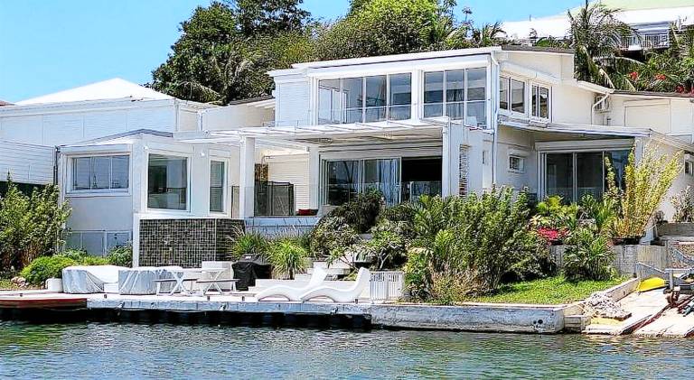 Unique place is close to all the sights and amenities ! in Le Gosier