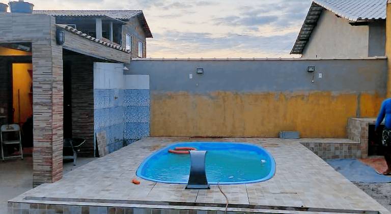 House with pool — photo 4