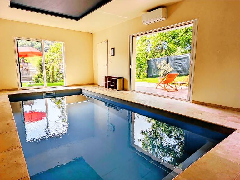 Cottage with jacuzzi, private pool & sauna — photo 4