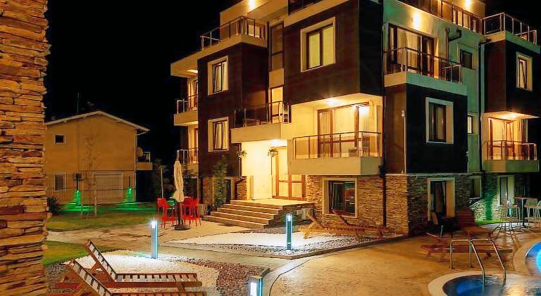 Apartment with private pool, yard & terrace — photo 3