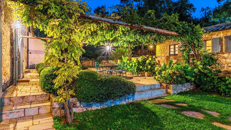 Villa with patio, private pool & yard — photo 5