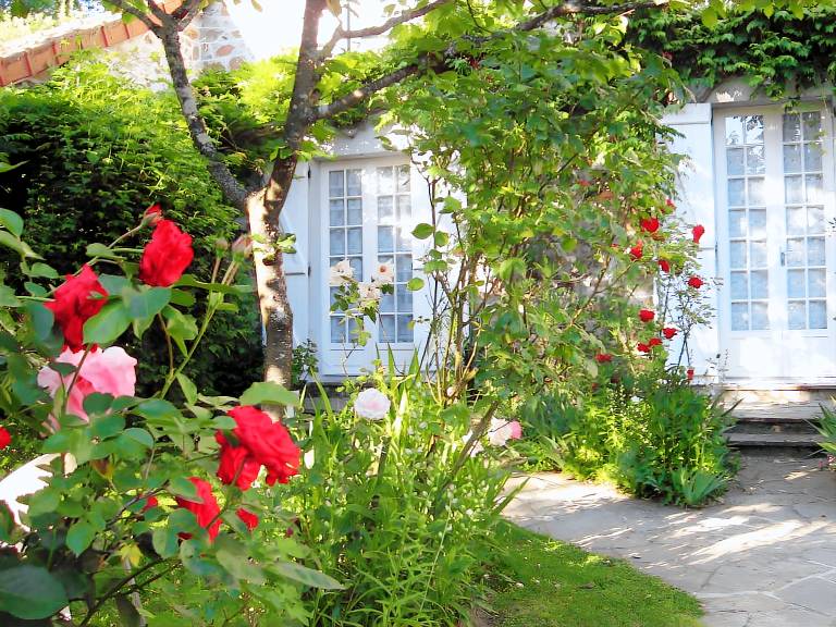Apartment with terrace & garden | Garden view — photo 4