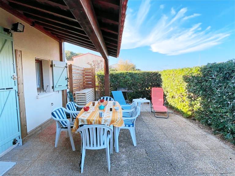 Charming Villa by Leucate Lake: 3BR, Terrace, Parking, Pets Allowed, Sleeps 6 — photo 4