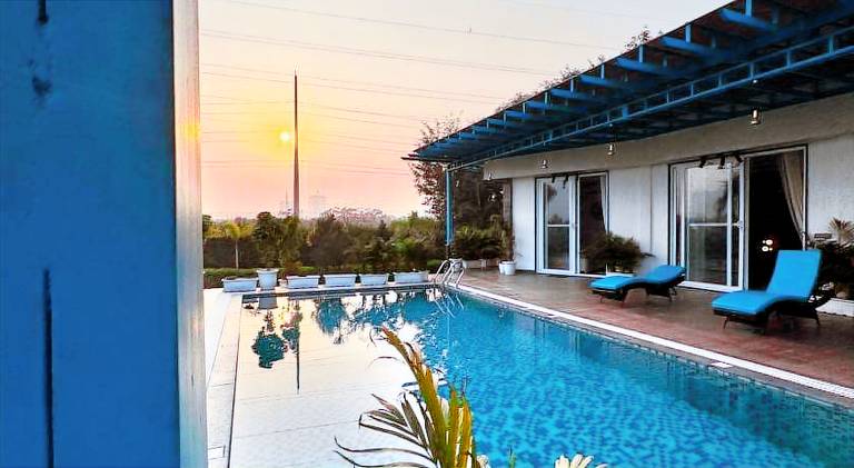 Farm with yard & pool — photo 3