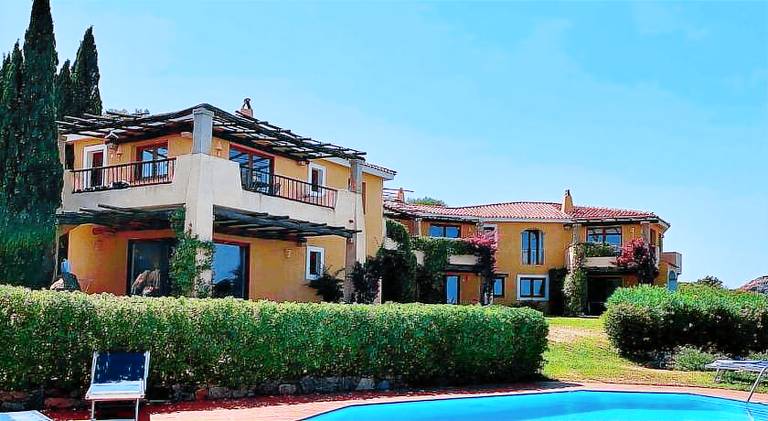 Rental apartment with pool in Olbia