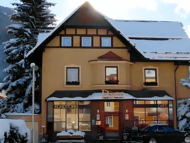 Apartment with terrace, grill & yard in Bad Gastein