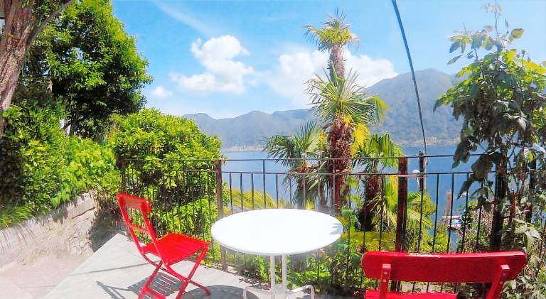 Holiday apartment with 1 room for 4 persons in Argegno