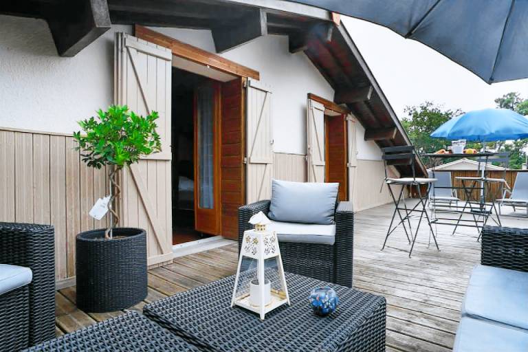 Fully equipped nice villa with barbecue, heated pool & garden | Pool view | Close to the beach | Pet-friendly — photo 4