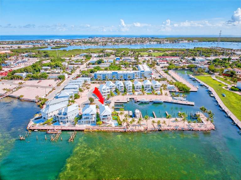 Emerald Shores – Luxury Oceanfront Rental, Heated Pool & Private Dock. Pets Welcome! — photo 5