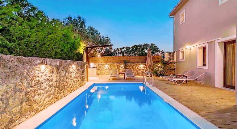 Villa with terrace, garden & grill — photo 3