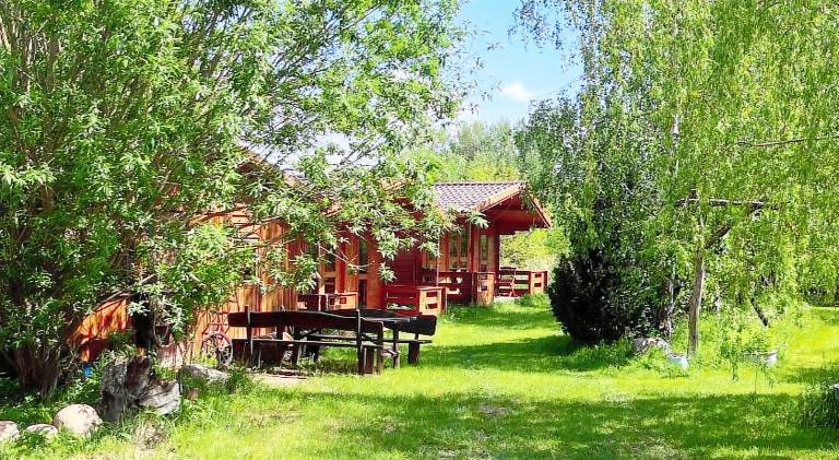 Lodge with terrace & yard — photo 3