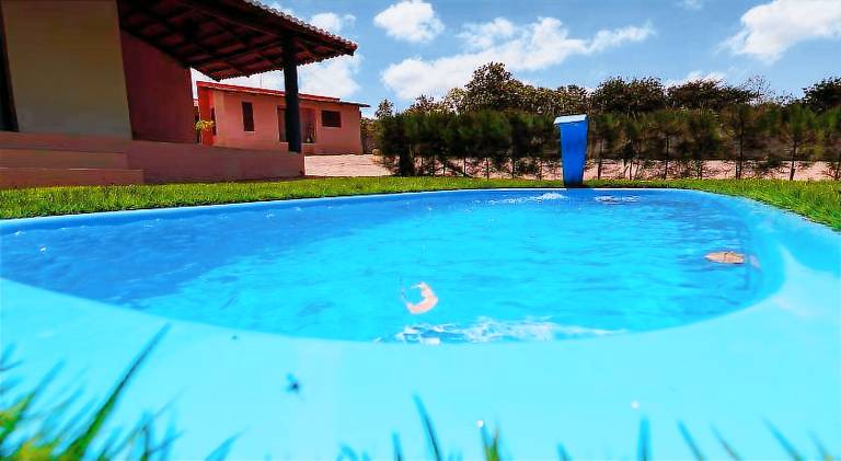 Lodge with jacuzzi, barbeque & yard | Pets are welcome — photo 4