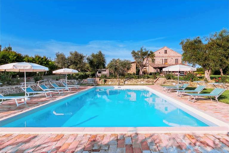 Villa Mici, comfortable country house with pool near Fermo, 15 minutes from the Adriatic Coast in Fermo