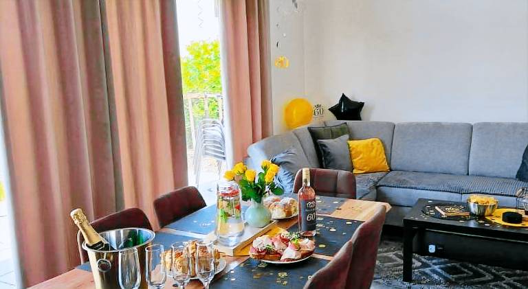 Apartment with patio — photo 3