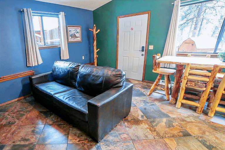 Children-friendly pleasant cabin with pool & patio | Pets are welcome — photo 3