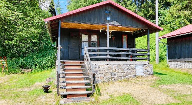 Lodge with terrace, barbecue & yard in Zlin
