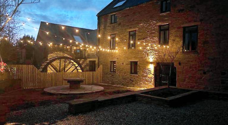 CORN FLOUR LODGE at PITKERRO MILL with HOT TUB 3 double bedrooms with TVs, 1 en-suite, 2 further bat — photo 5