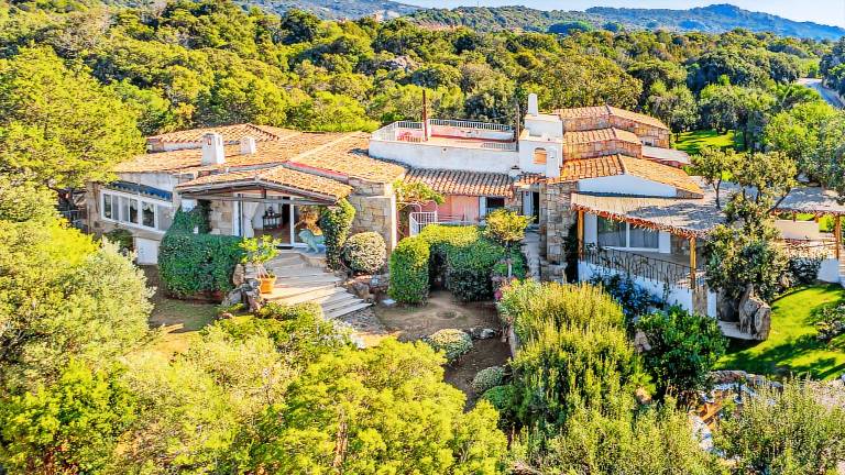 Family-oriented beautiful villa with yard, BBQ & private pool | Close to the beach | Pets are welcome — photo 2