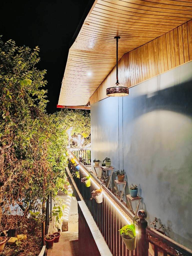 Windcliff by lake & woods in Bhimtal